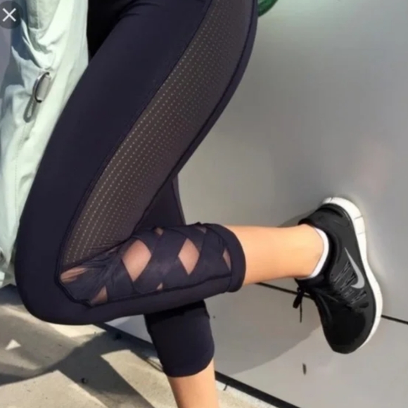 Lululemon Var City Naval Blue Iridescent Multi Crop Leggings - Picture 6 of 16